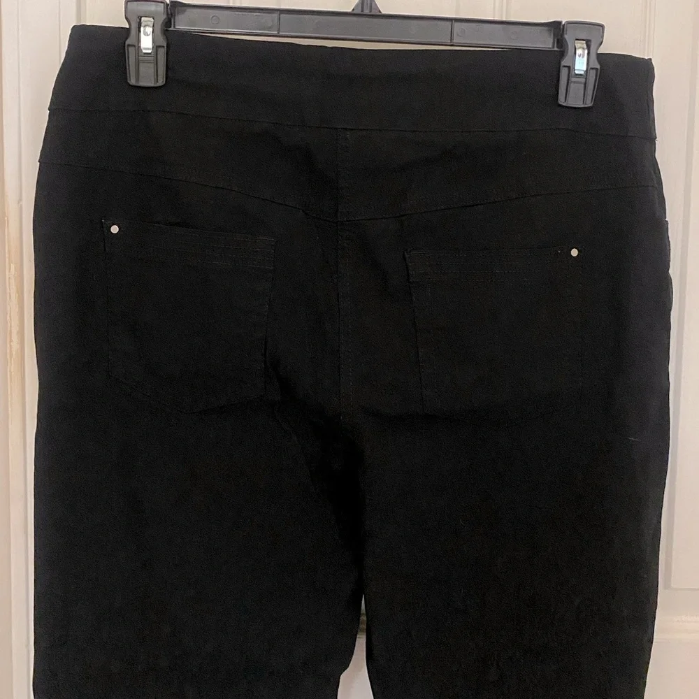 Westbound Woman Capri Pull-On Pants in Black - Picture 7 of 9